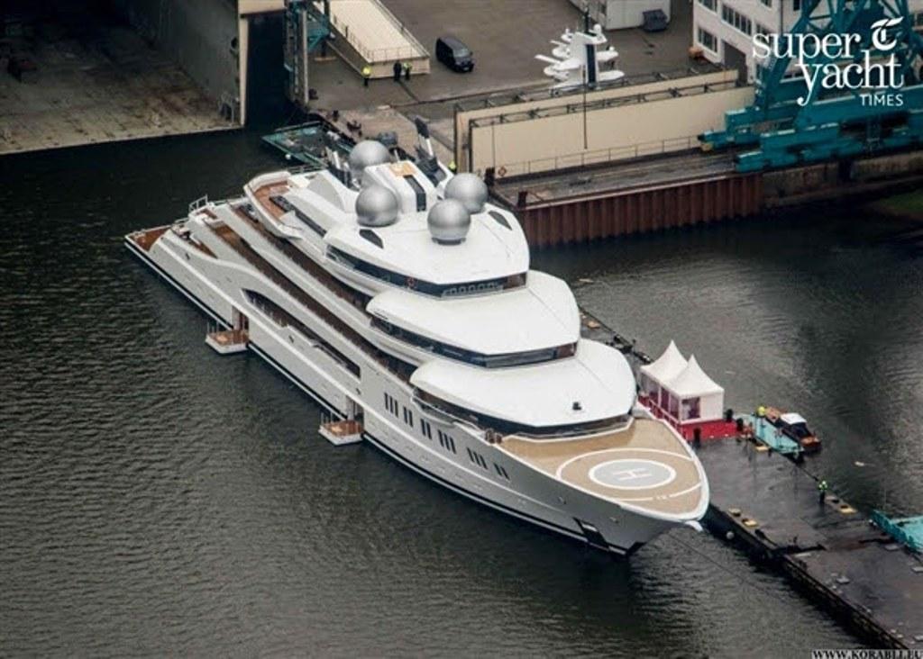 This is what a Megayacht looks like! © pendanablog.com